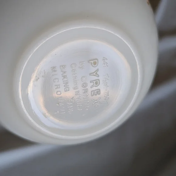 Set Of 2 Vintage Pyrex Cinderella Butterfly Gold And White Bowls #442 #441 - Picture 15 of 16